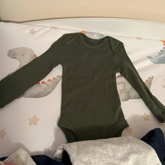 Carter’s Long Sleeve One Piece Set - Green, Gray, and Navy - Picture 4 of 6